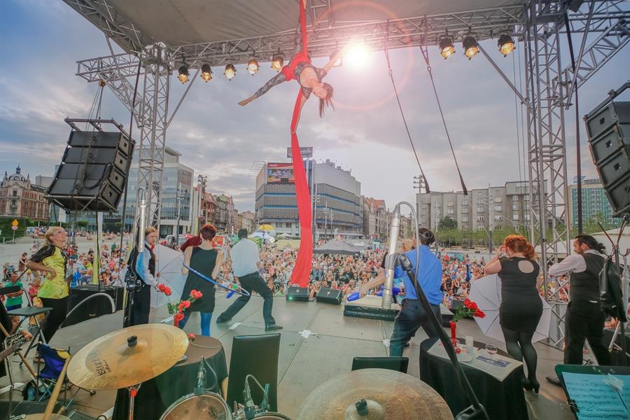 Cyrk w centrum Katowic, czyli Inwazja Sztukmistrzów na Rynku