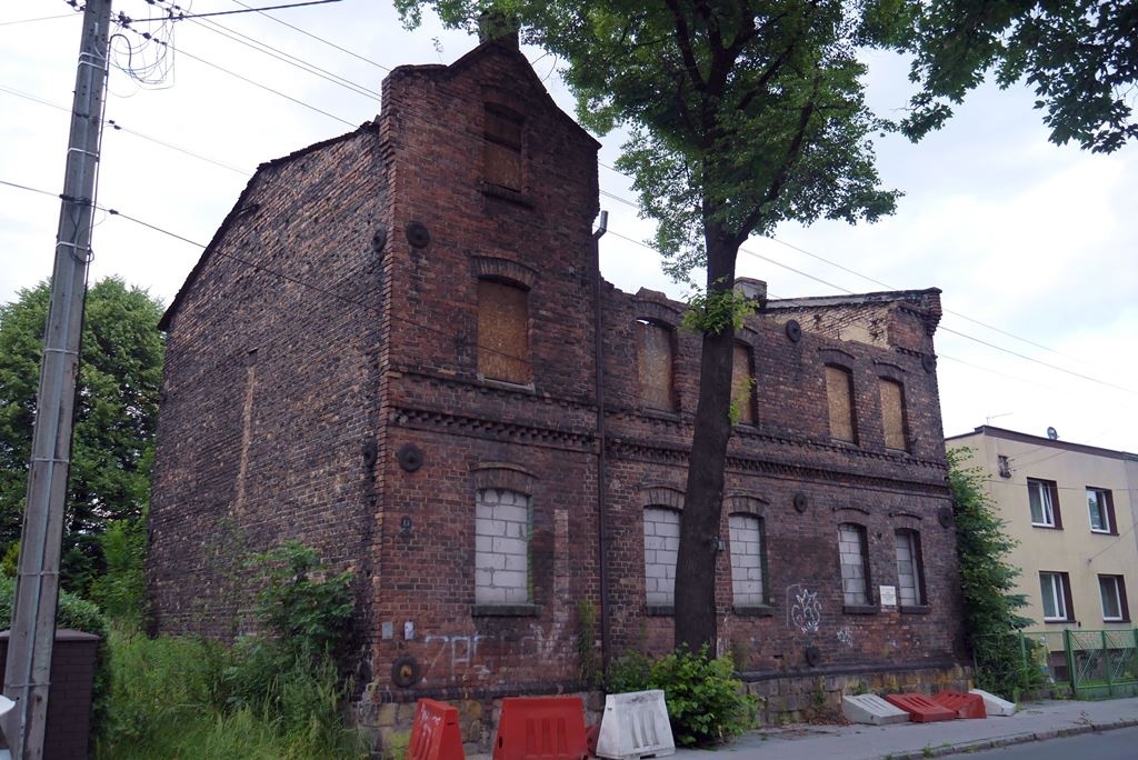 Mieszkańcy chcą wyburzenia niebezpiecznej kamienicy. Nikt nie chce im pomóc