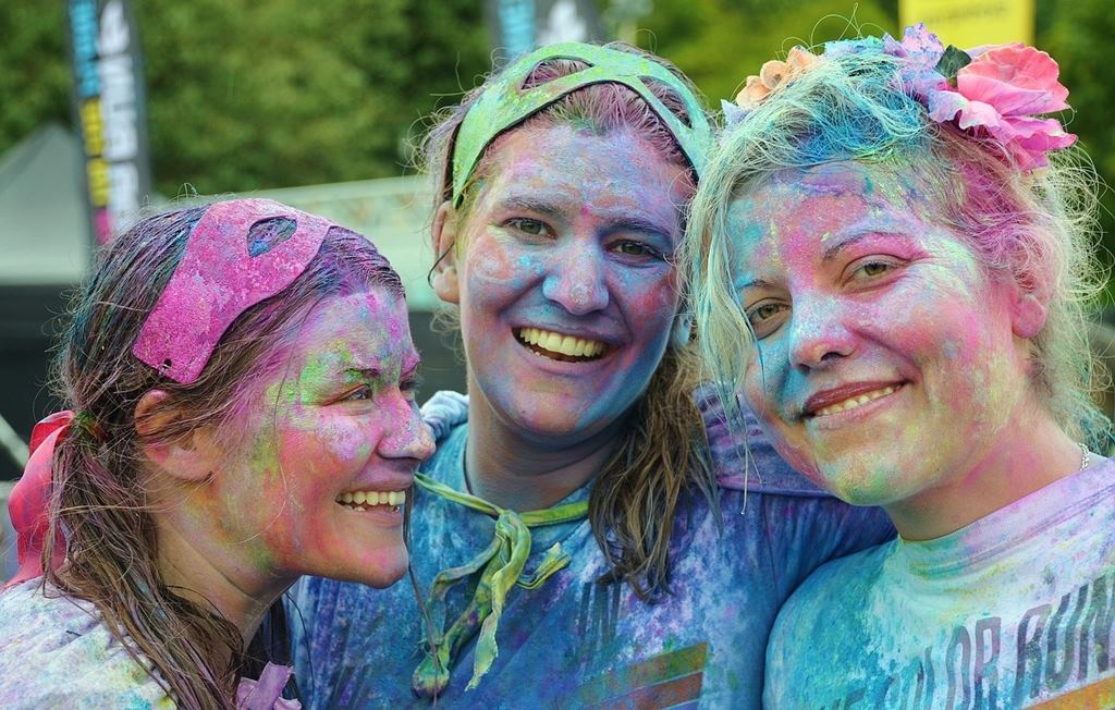 Będą rzucać kolorowymi proszkami w Parku Śląskim. W sobotę Festiwal Kolorów