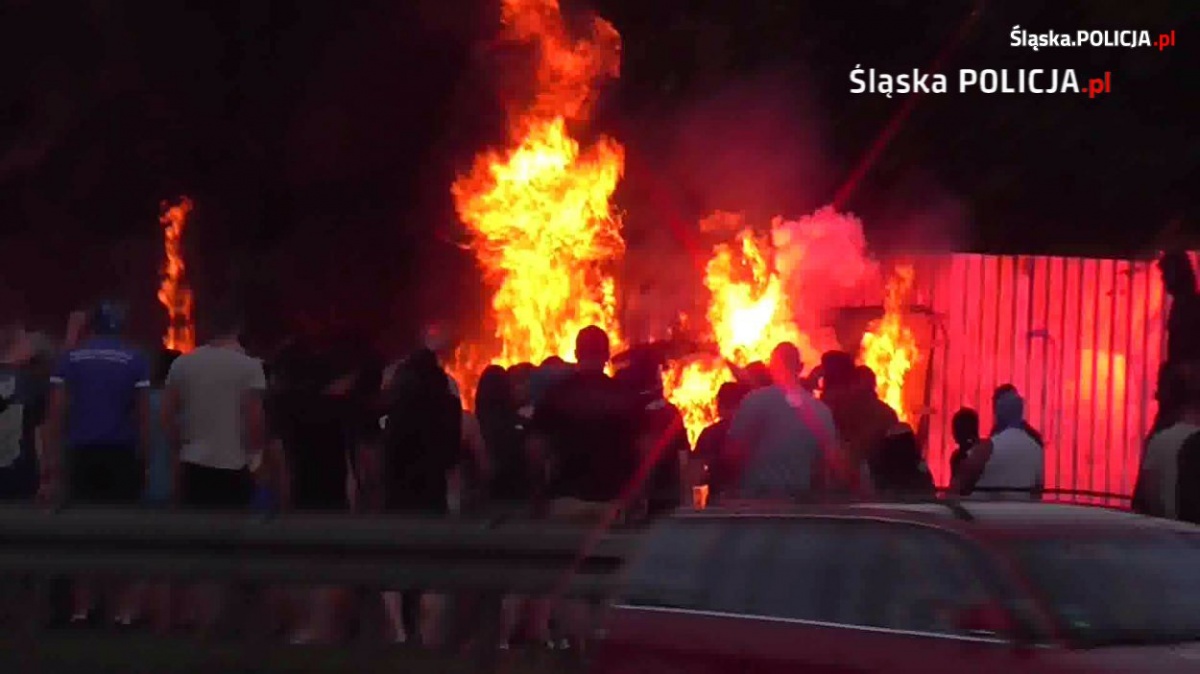 Kibolska akcja w centrum Katowic. Interweniowała policja [WIDEO]