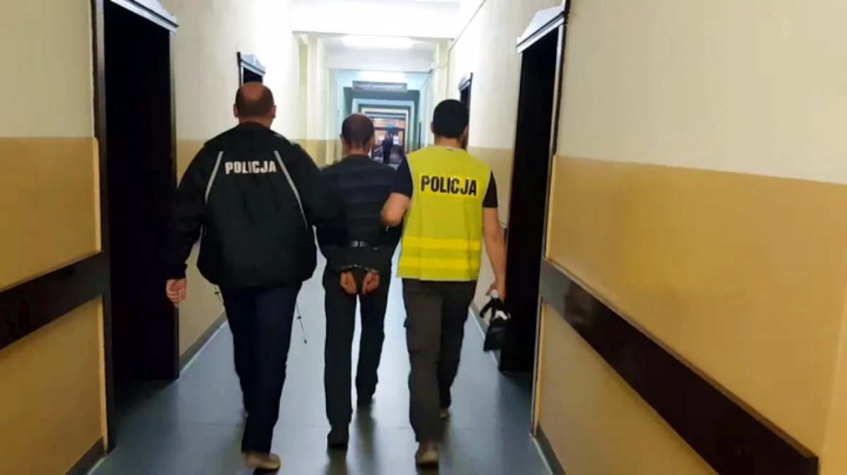Rozkręcali luksusowe auta w stodole. Policjanci rozbili grupę złodziei