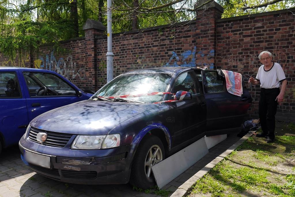 Ma 84 lata i jest bezdomny. Mieszka w samochodach w centrum Katowic