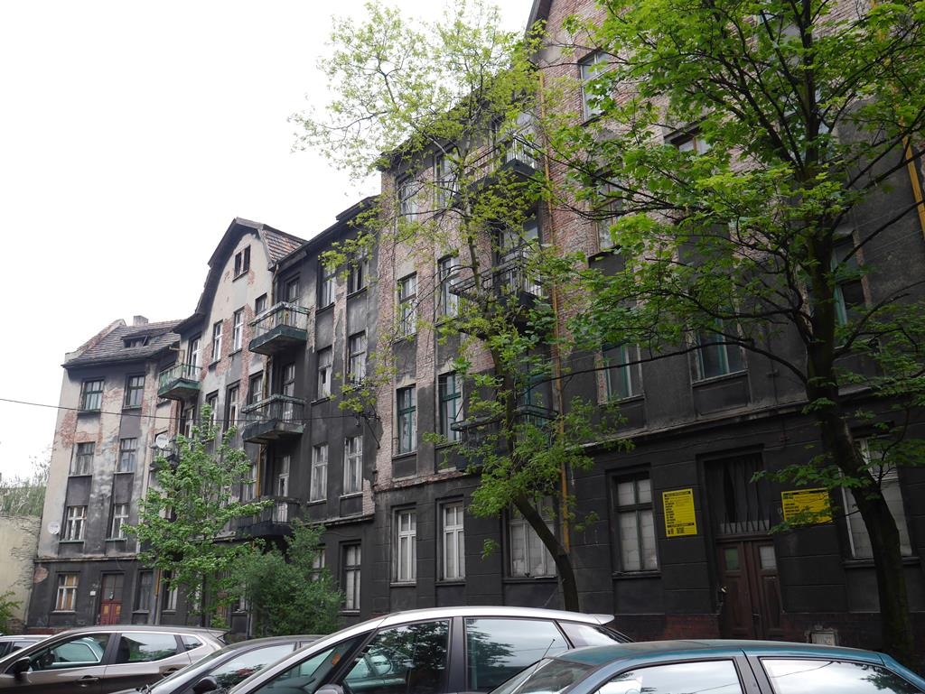 Trwa remont dużej kamienicy w centrum Katowic. Będą w niej mieszkania na sprzedaż