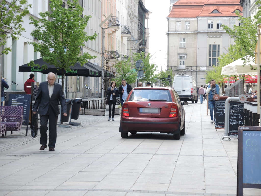 Na Mariacką może wjechać każdy, bo zepsuły się automatyczne słupki