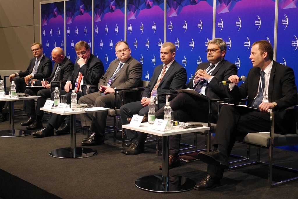 Czy centralne lotnisko jest w Polsce potrzebne? Dyskusja podczas EKG 2017