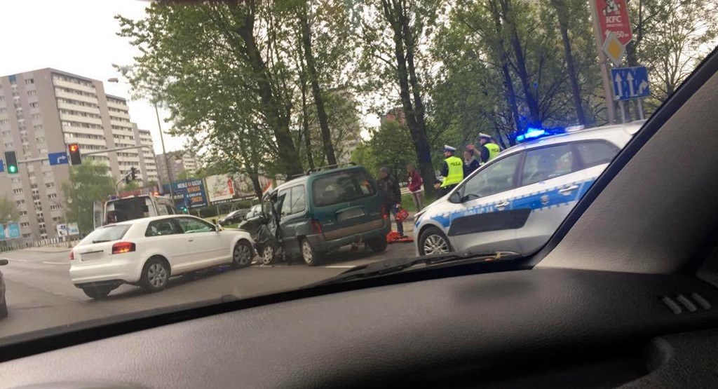 Zderzenie trzech samochodów na ul. Chorzowskiej