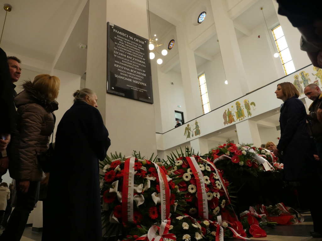 W katowickim kościele została odsłonięta tablica poświęcona ofiarom katastrofy smoleńskiej