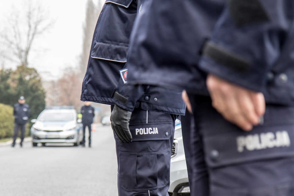 Policjanci wyciągnęli bezdomnego z pożaru. Inny zginął