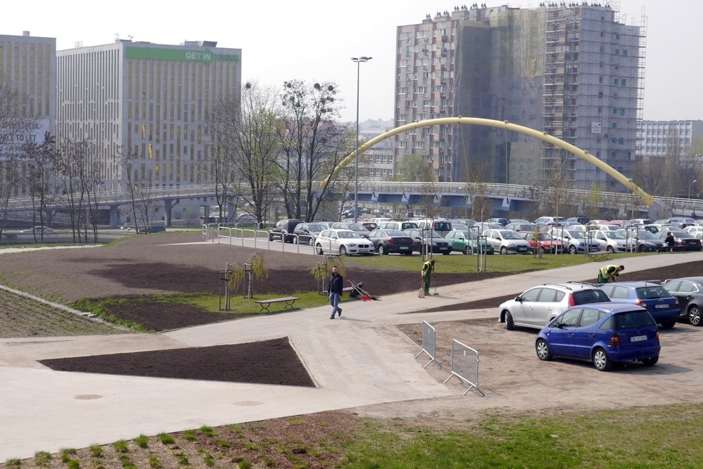 Trwa wielkie sadzenie i barierkowanie w strefie kultury