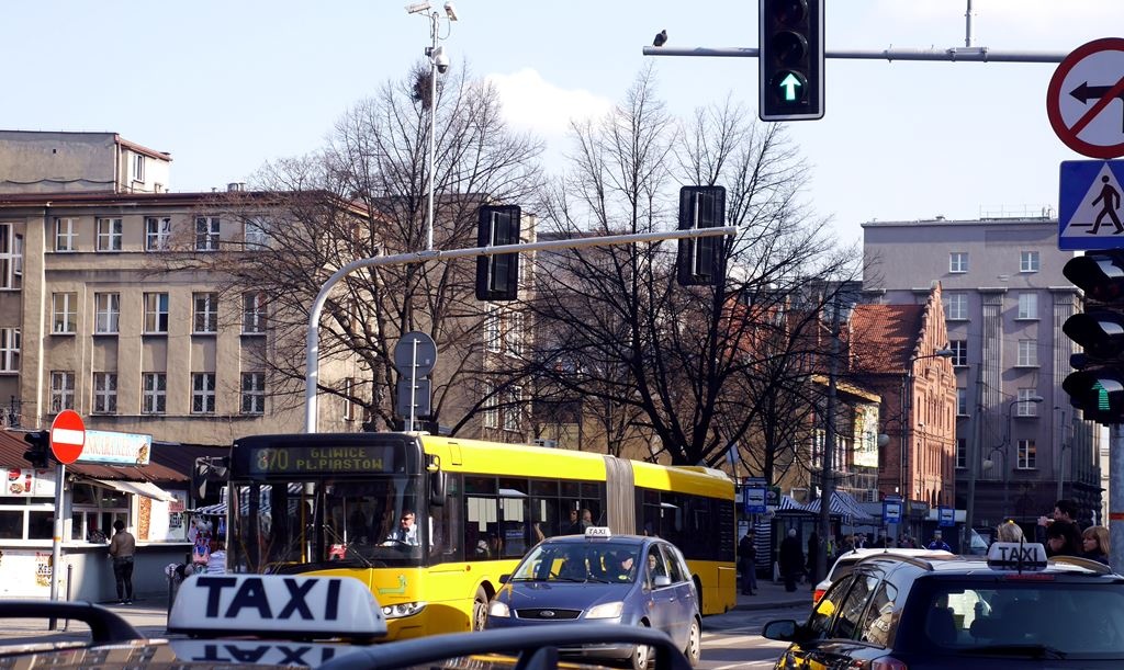Maksymalne stawki za przewóz taksówkami to fikcja. Niektórzy taksówkarze nadal naciągają pasażerów