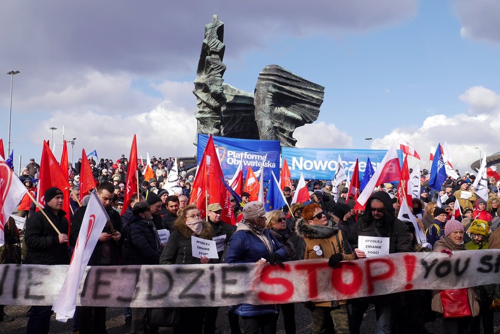 Protest w Katowicach: opozycja jednoczy się przeciwko PiS i reformie sądownictwa