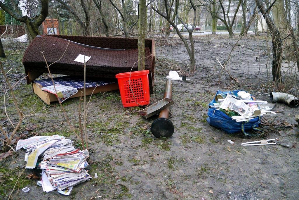 Awantura podczas wyburzania altany, w której mieszkali bezdomni