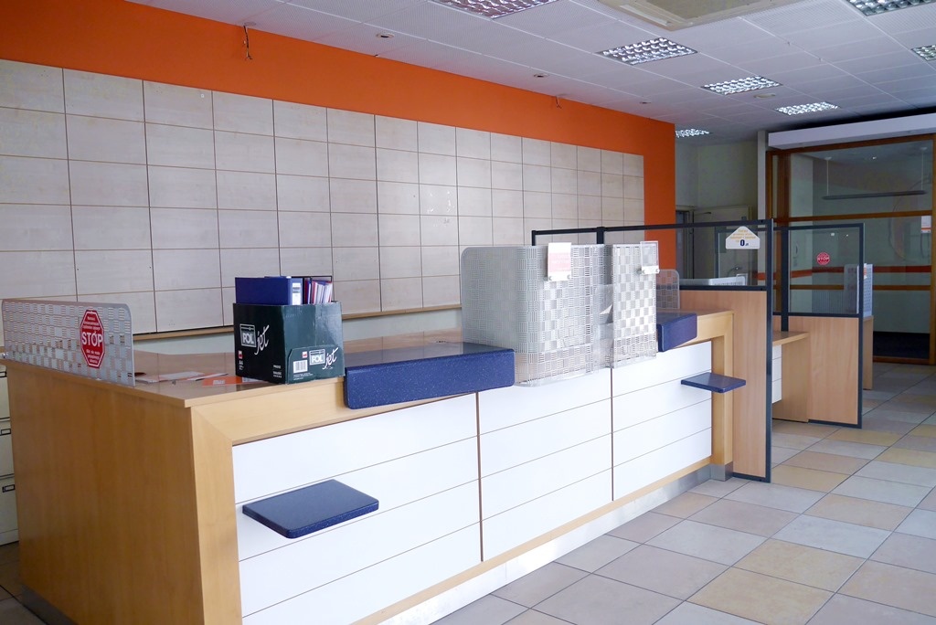Miasto Ogrodów chce wynająć lokal przy ul. Lompy. Wcześniej był tu bank