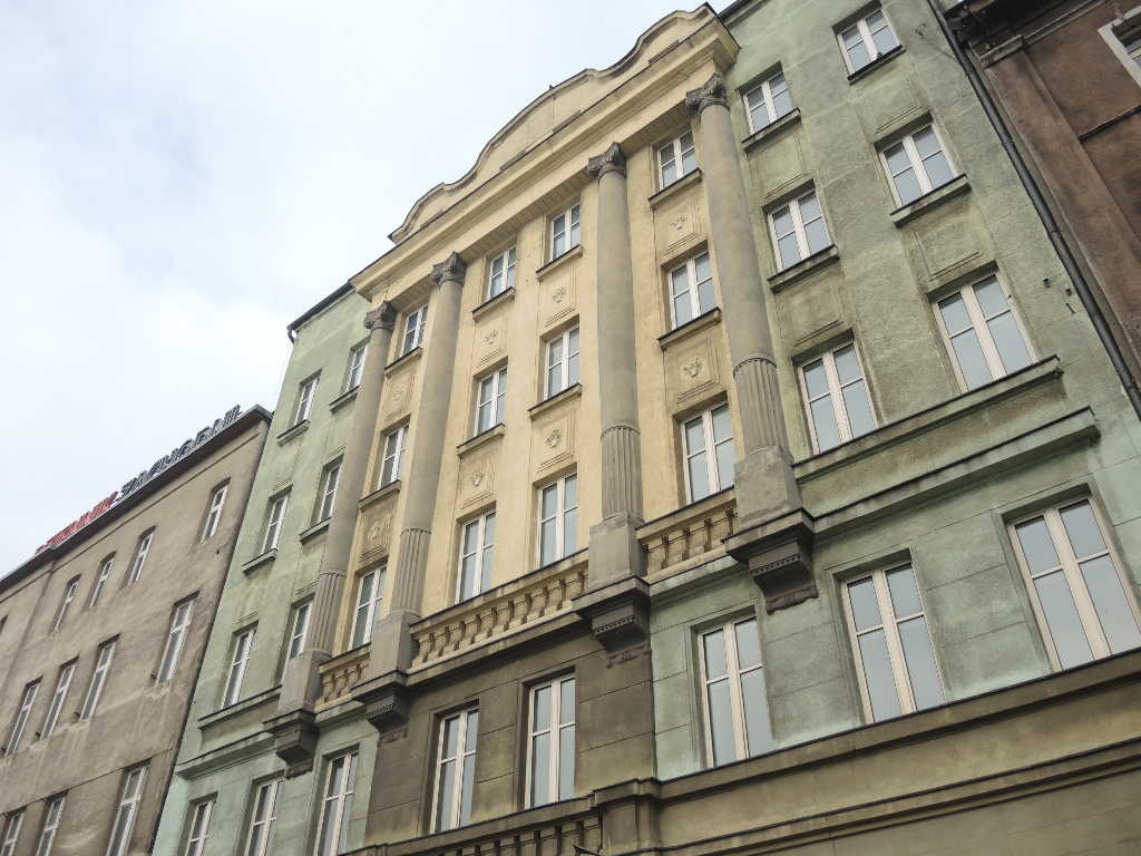 Miasto sprzedało kamienicę przy Dworcowej