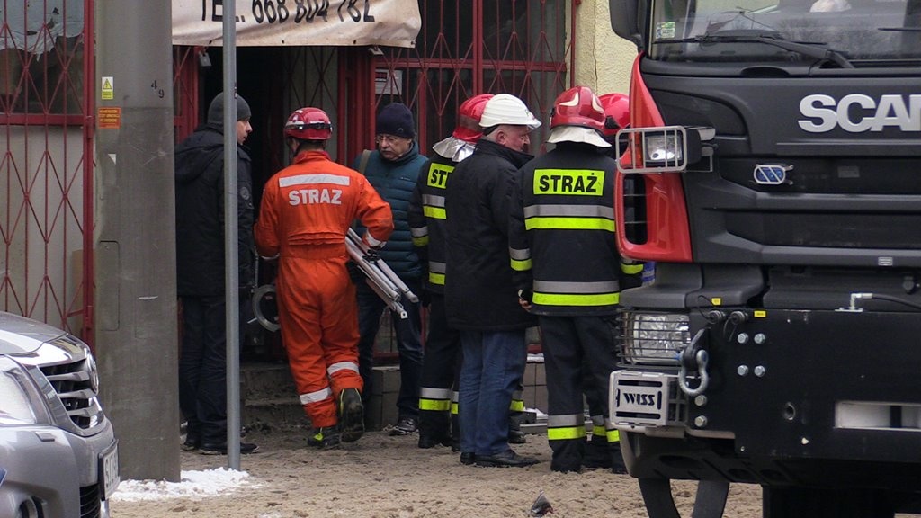 Katastrofa budowlana w Katowicach-Szopienicach: 16-latek w ciężkim stanie