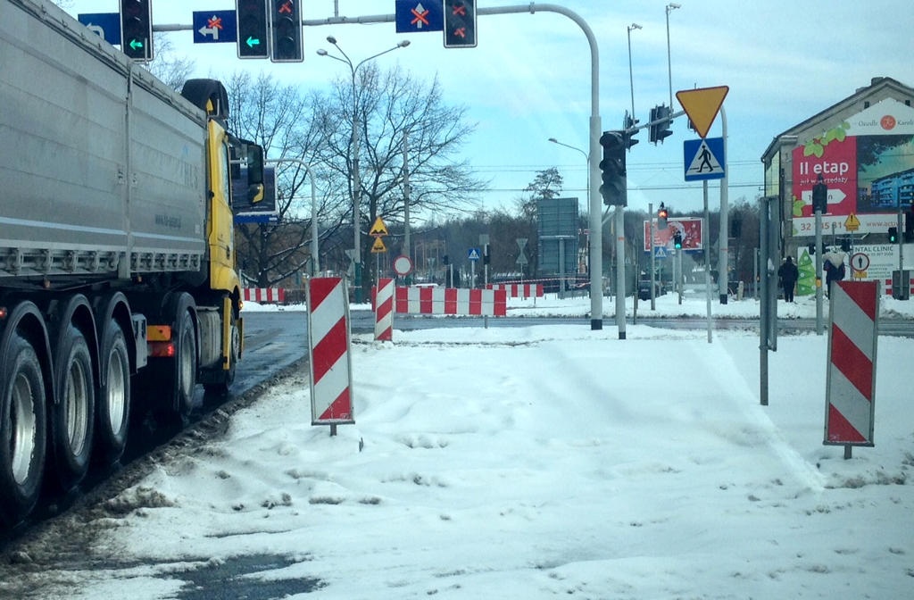 Utrudnienia dla kierowców obok Wesołego Miasteczka potrwają dłużej