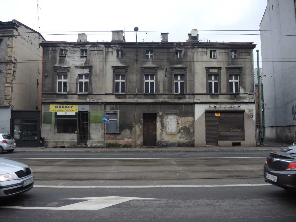 Miasto pozbywa się zniszczonych kamienic