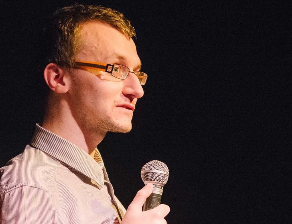 Zachorował na stwardnienie rozsiane i zaczął rozśmieszać ludzi