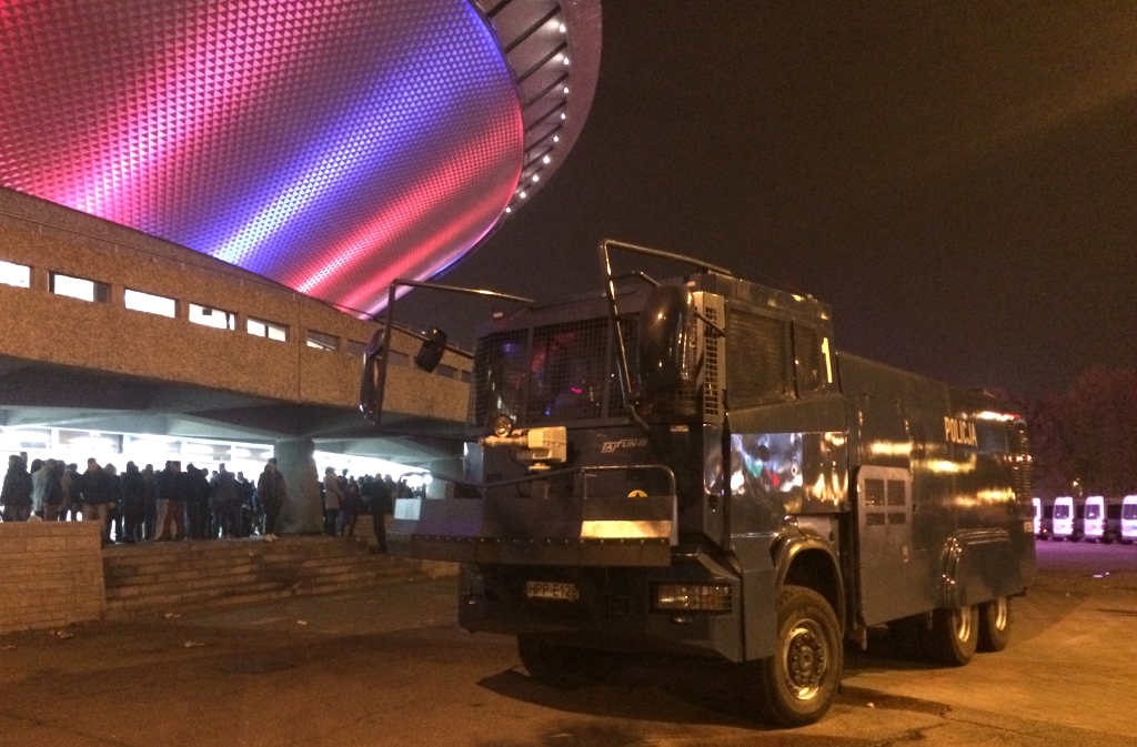 Dlaczego doszło do zadymy przed Spodkiem? Policja, miasto i zarządca Spodka zrzucają winę na siebie