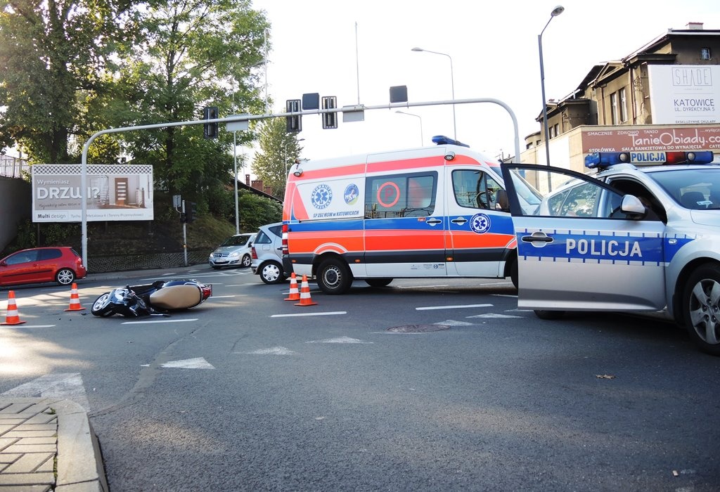 Wypadek na skrzyżowaniu Mikołowskiej i Słowackiego. Korki w centrum Katowic