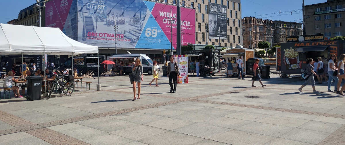 Food trucki już zaparkowały. Sierpniowy Rynek Smaków