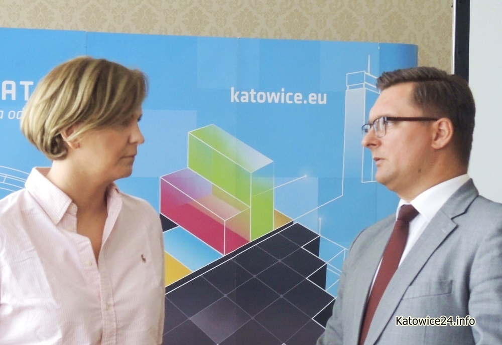 Otylia Jędrzejczak uczy dzieci pływania. Przez jeden dzień
