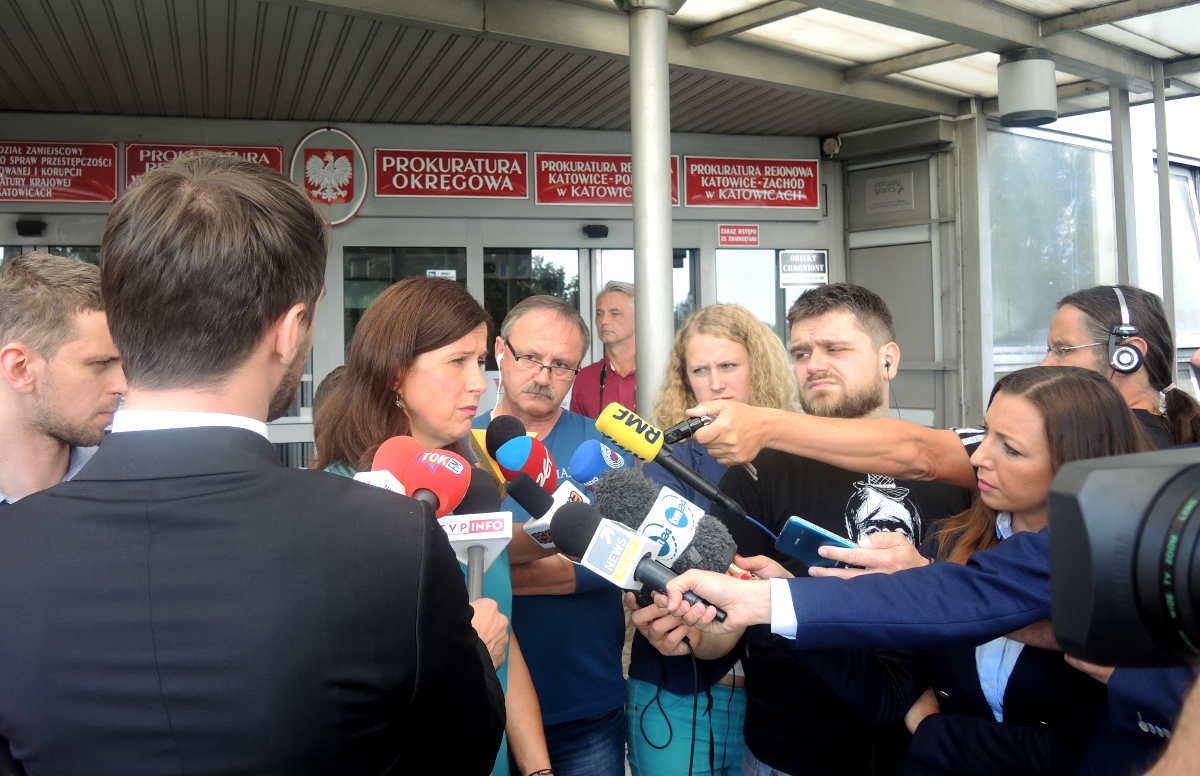Zarzuty dla kolejnych osób w związku ze śmiercią 19-latka. Policja nadal szuka nożownika
