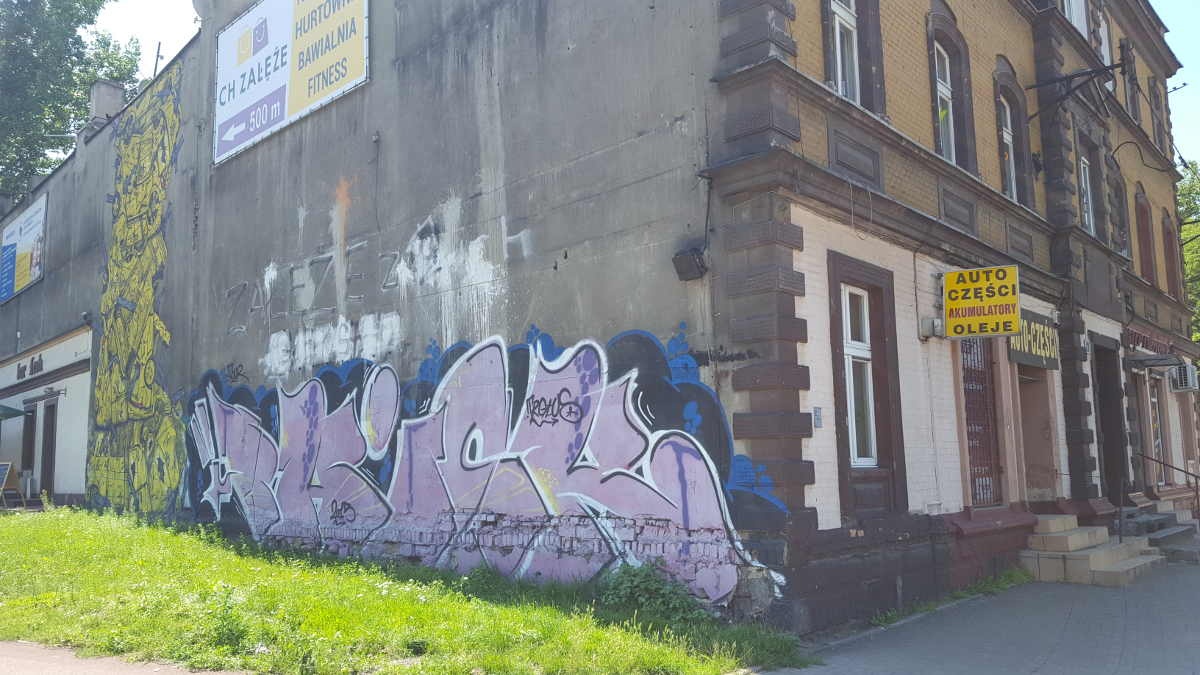 Kolejne kamienice wyczyszczone z nielegalnych napisów [ZDJĘCIA]