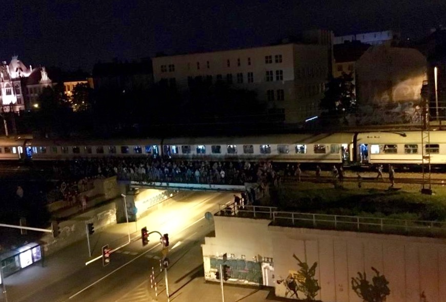 Kibole demolowali lokale i bili ludzi na Mariackiej [ZDJĘCIA, WIDEO]