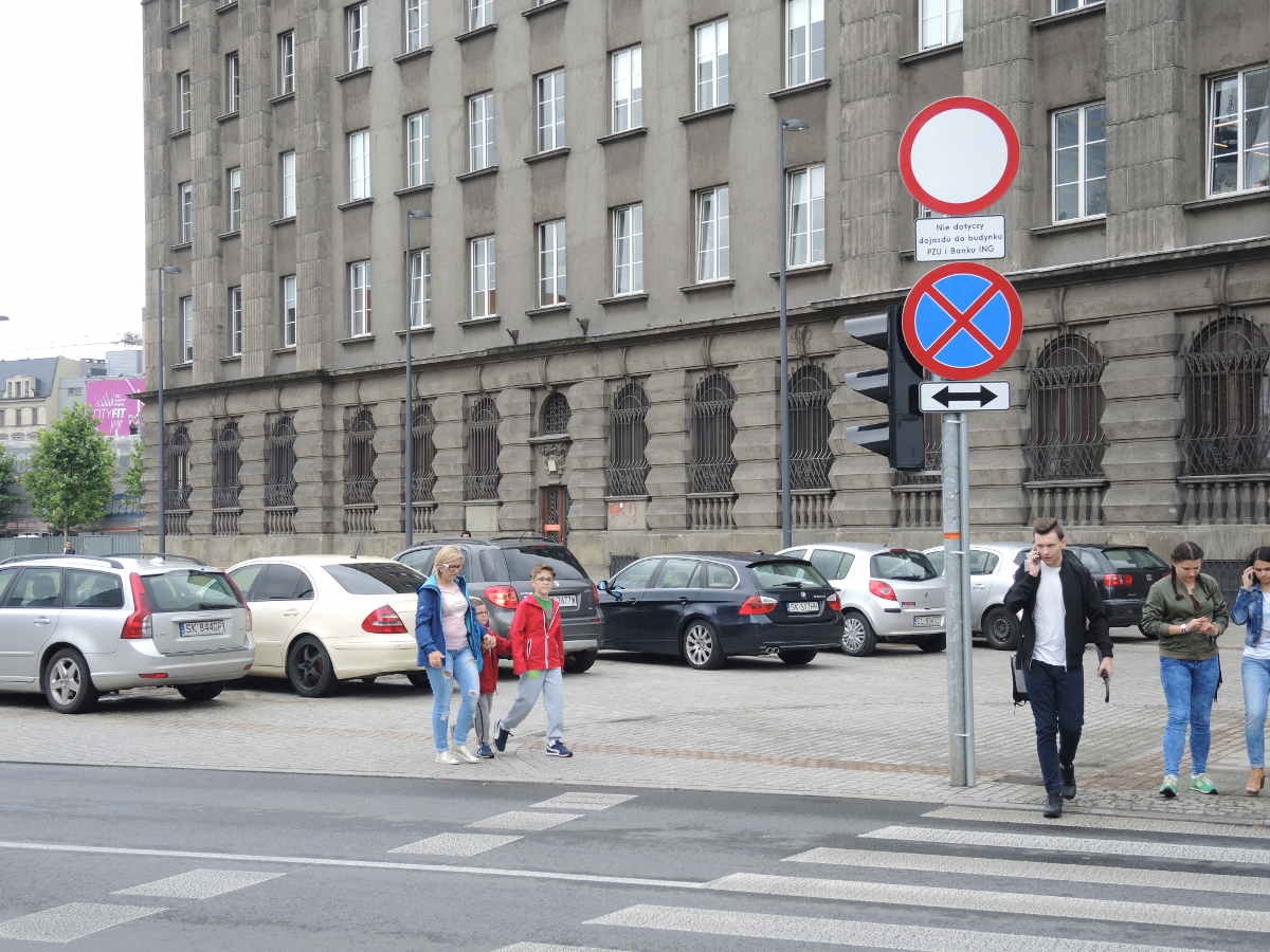 Koniec z nielegalnym parkowaniem przy Rynku. Będą mandaty