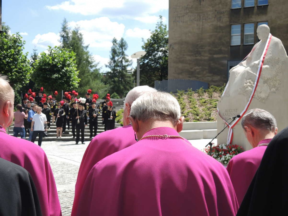 W Katowicach stanął pomnik biskupa Augusta Hlonda