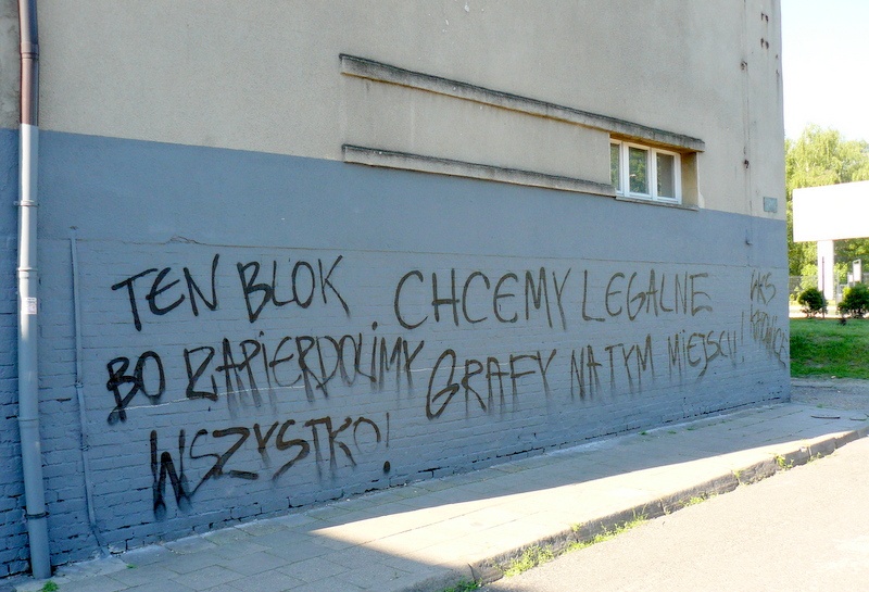 Kibole znów zniszczyli budynek w Zawodziu