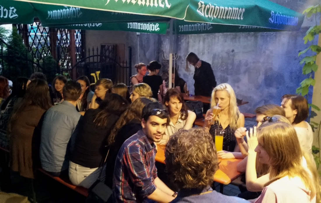 Przy piwie uczą się francuskiego