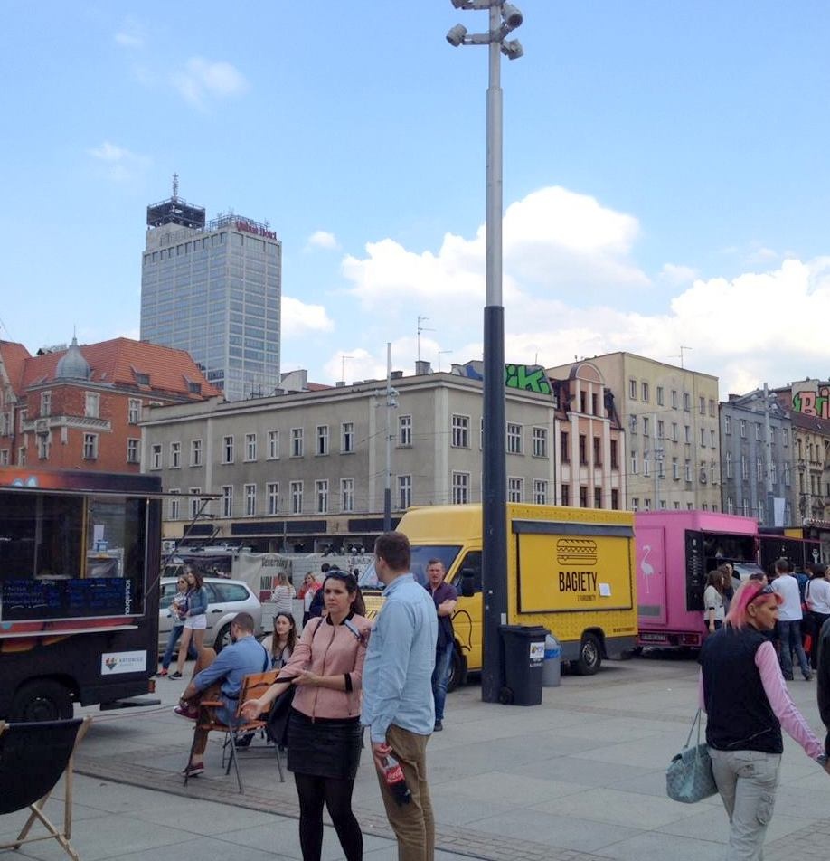 Hamburgery, zapieksy, gofry i kuchnia tybetańska, czyli Rynek Smaków w centrum Katowic