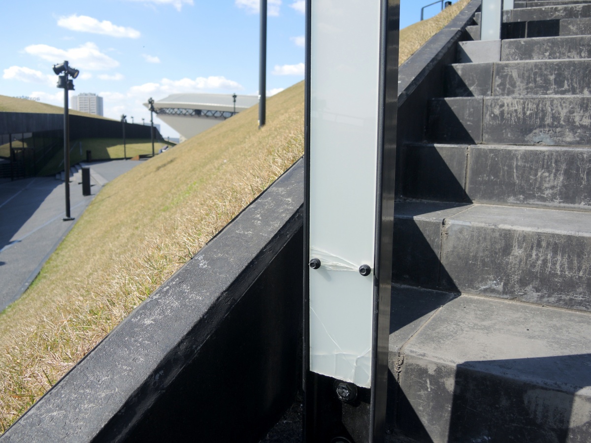 Miasto wymieni elementy balustrad przy MCK na wandaloodporne