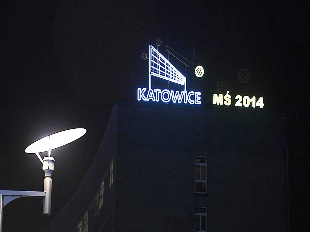 Z budynku urzędu miasta zniknie siatkarski neon