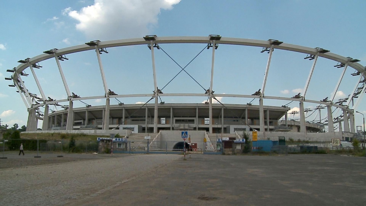 Jak marszałek dach stadionu prokuraturą przykrył