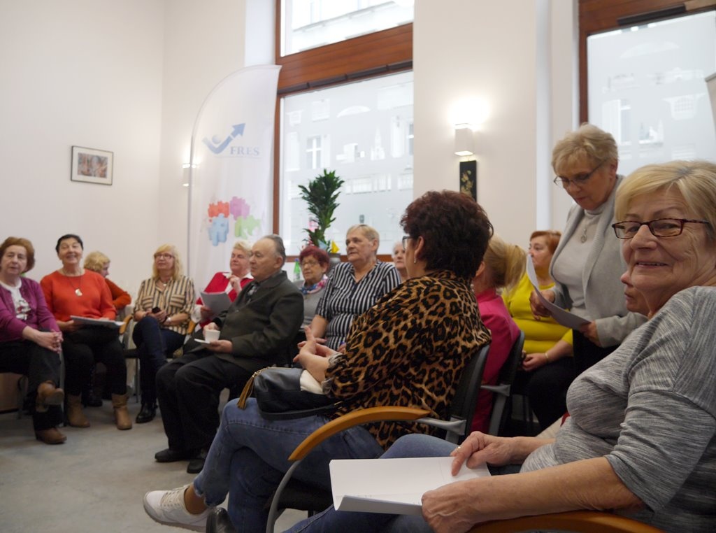 Wolontariusze spędzą czas z seniorami. Ruszył program dla starszych mieszkańców Katowic