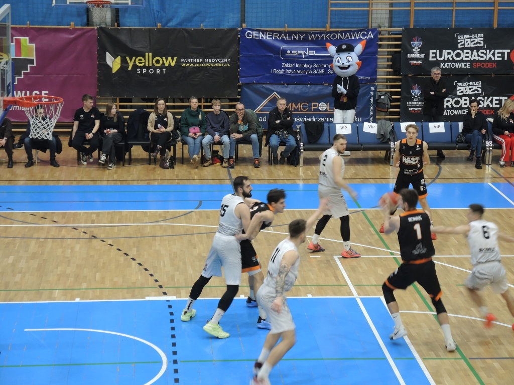 Koszykarskie derby Katowic dla Mickiewicza
