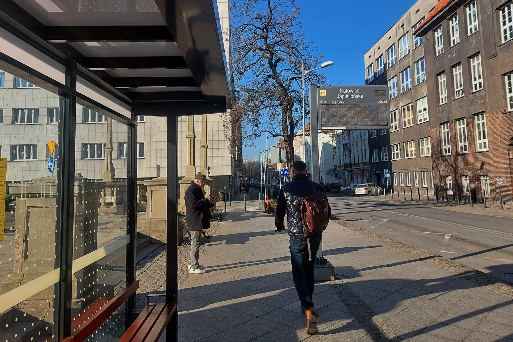 Dzień dobry Katowice. Jest problem z urządzeniami na zielonych przystankach