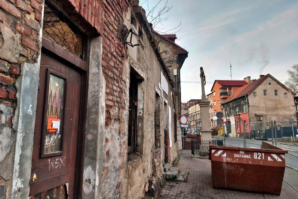 Znika jeden z najstarszych budynków w Bogucicach. Rozpoczęła się rozbiórka Domu Kowala