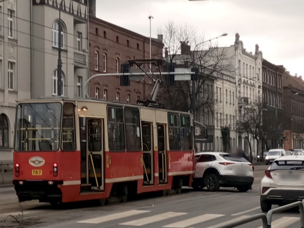 Zderzenie tramwaju z samochodem. Kierująca została ukarana wysokim mandatem