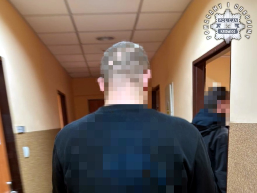 Dwóch mężczyzn napadło na kobietę na Rynku. Zabrali jej torebkę i uciekli