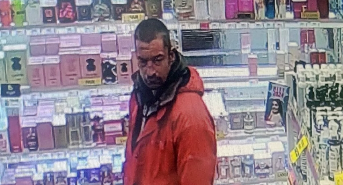 Kradzież w drogerii. Policja szuka sprawcy