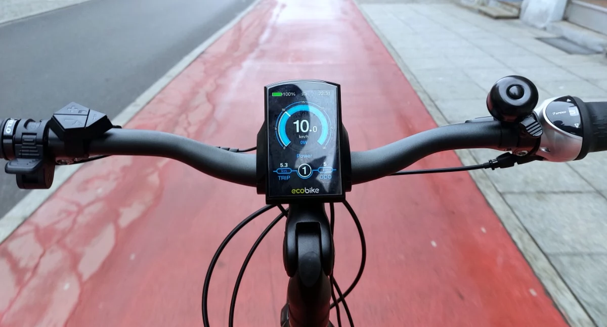 Jeździliśmy na elektrycznym rowerze Metropolii. Na razie będzie można go wypożyczyć na krótko, ale nie jest drogo