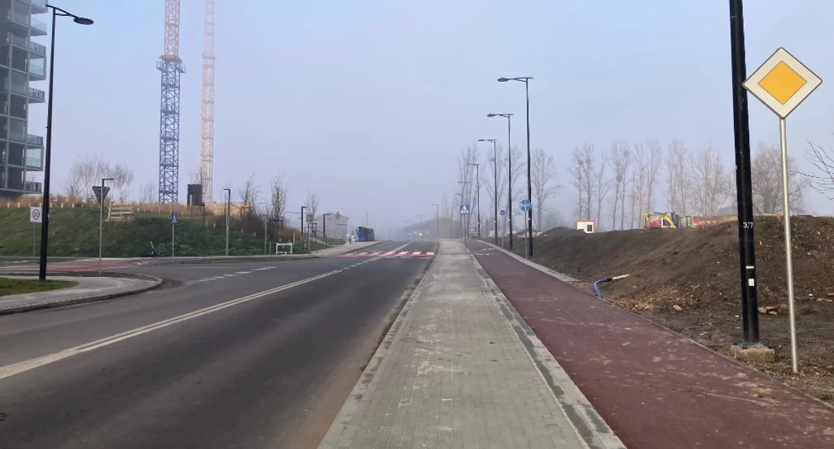 Ponad dwa miesiące po otwarciu nowej drogi wciąż nie wiadomo czy i kiedy pojedzie nią jakiś autobus