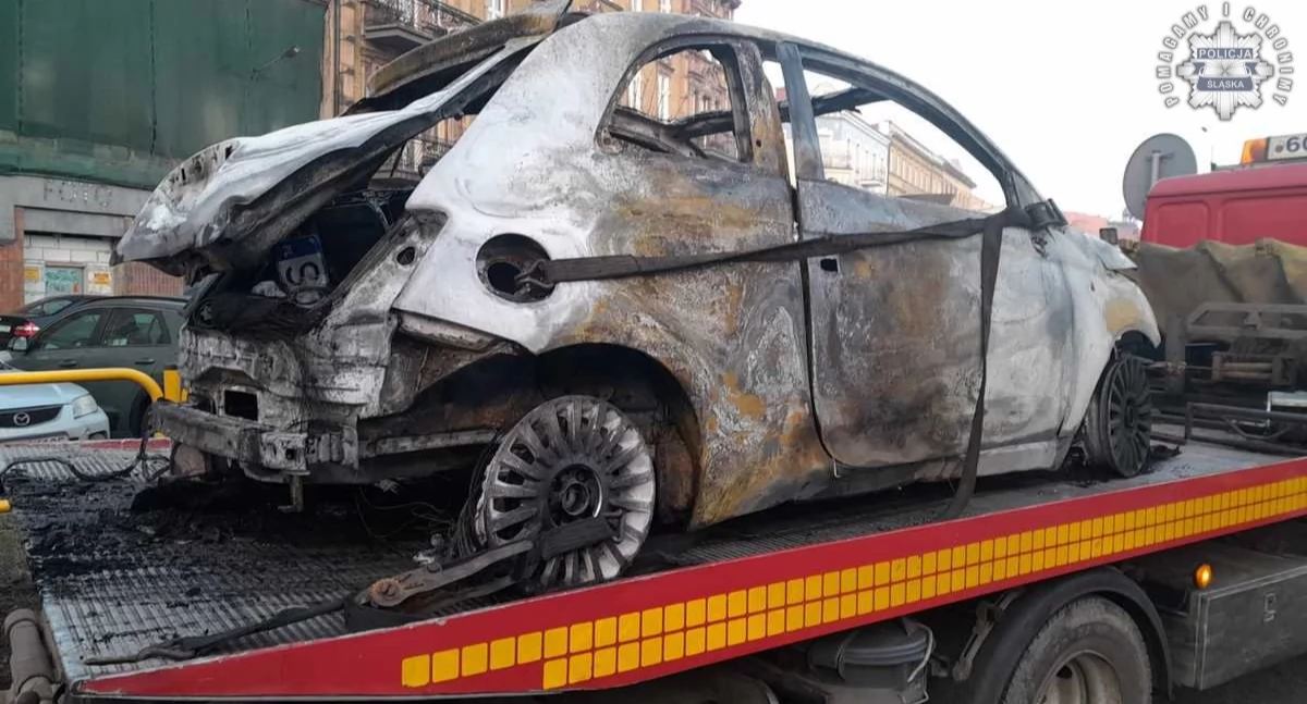 14-latek uciekał przed policją osobowym fiatem. Uderzył w bariery, a samochód się zapalił