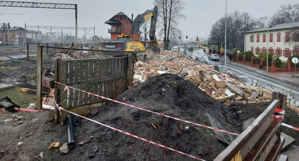 Kolej rozpoczęła wyburzanie budynków w centrum Katowic