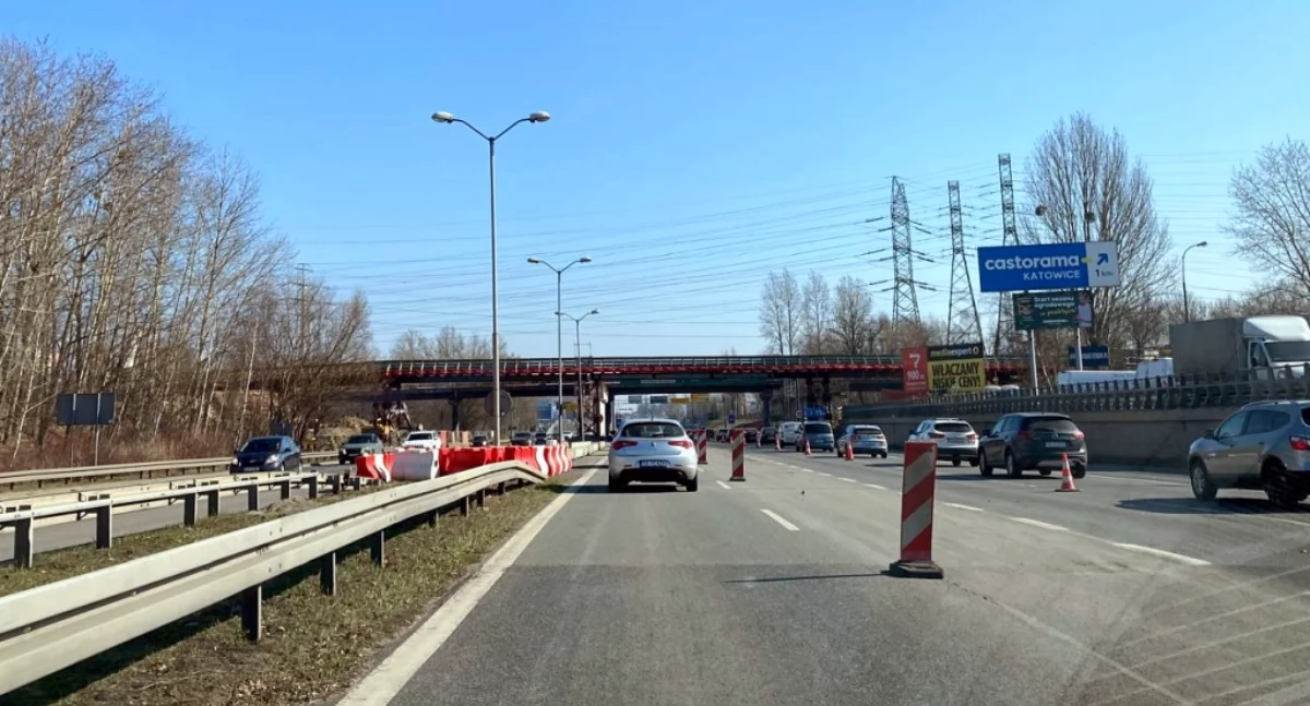 Chwilowo bez utrudnień na S86. Kierowcy będą zadowoleni ze zmiany organizacji ruchu
