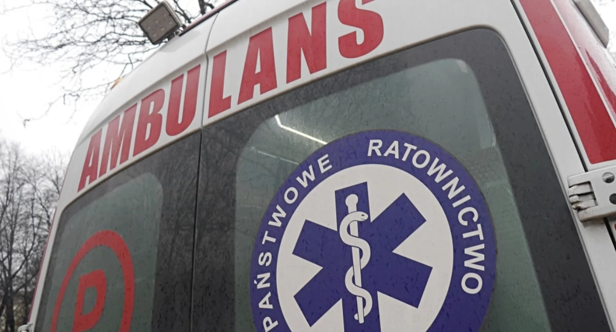 Kobieta leżała nieprzytomna na przystanku w Katowicach. Uratował ją policjant poza służbą 